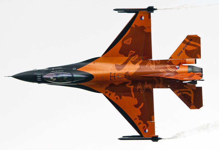 900x618 The Orange Jet