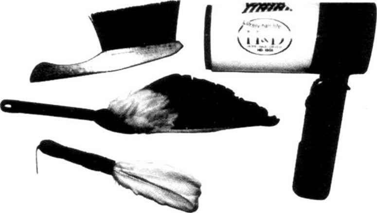 775x437 Manga Feather Duster