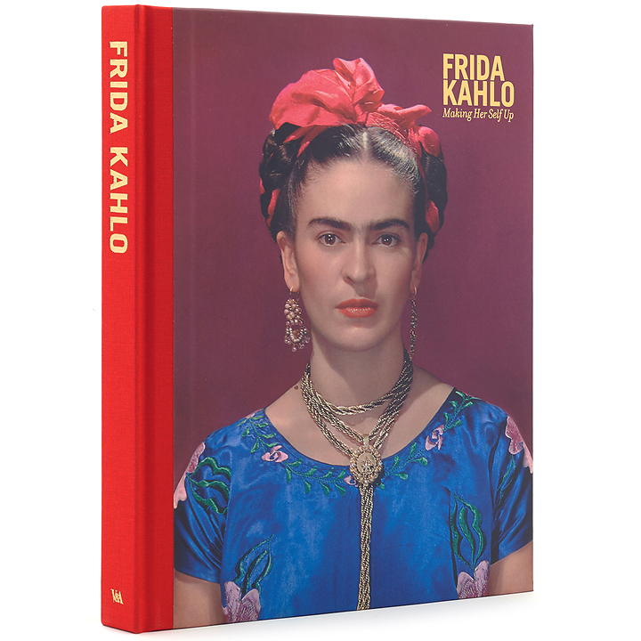 720x720 frida kahlo making her self up