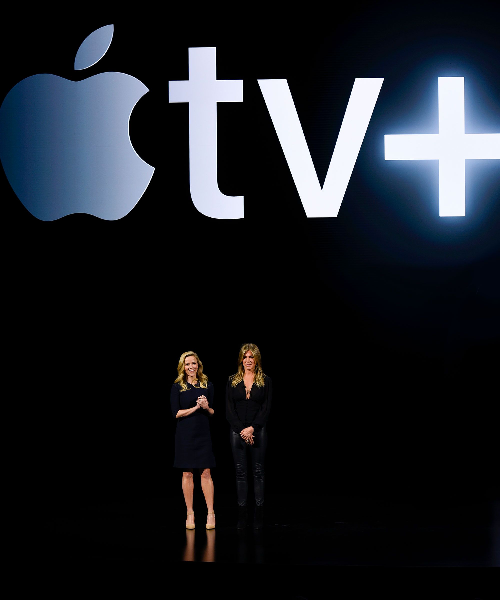 2000x2400 reese witherspoon jen aniston morning show first look