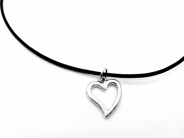 640x480 Tiny Line Hollow Out Open Heart Necklace Simple Wire Wrapped