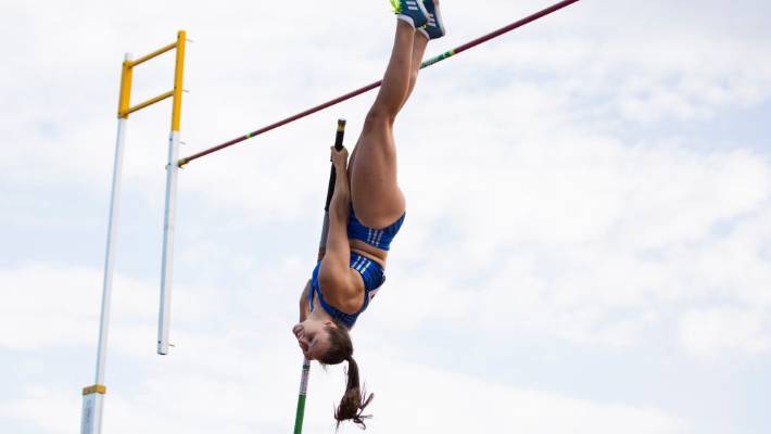 710x400 chasing eliza the teen pole vaulter breaking mccartney's records