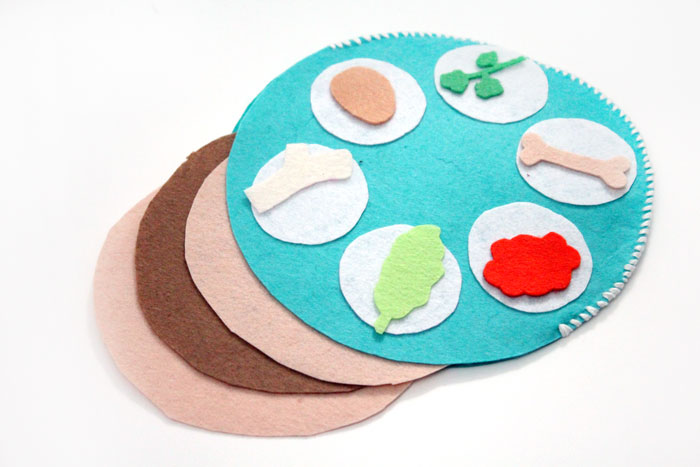 700x467 pretend seder plate for toddlers moms and crafters