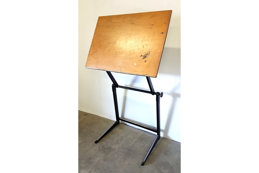 900x600 Drawing Stool