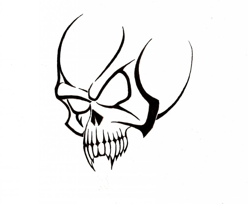 800x660 Evil Simple Black Ink Vampire Skull Tattoo Design