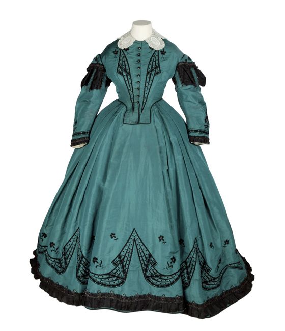 560x651 Victorian Dress