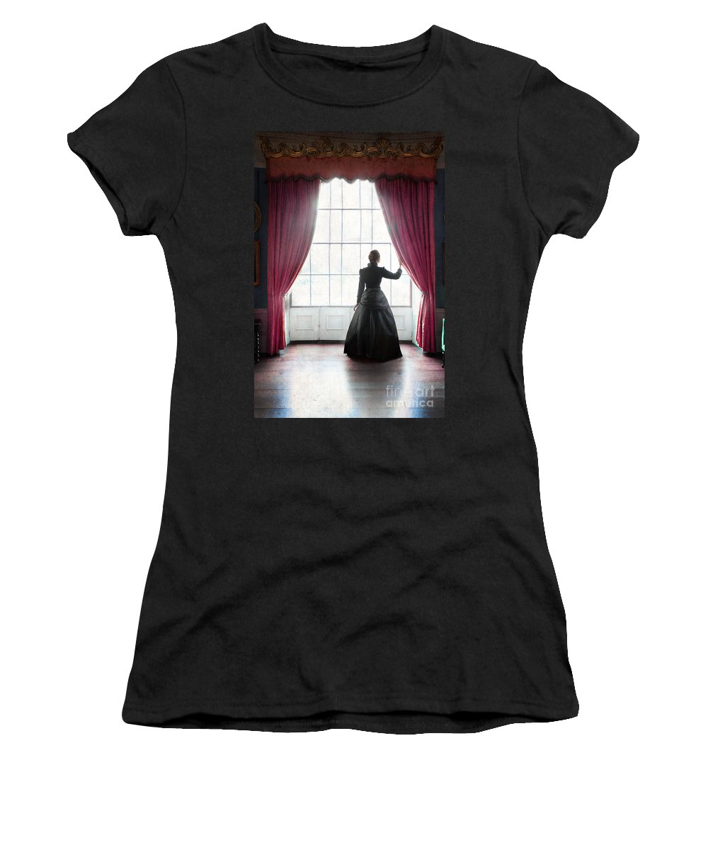 1000x1200 Victorian Woman At The Drawing Room Window Women's T Shirt