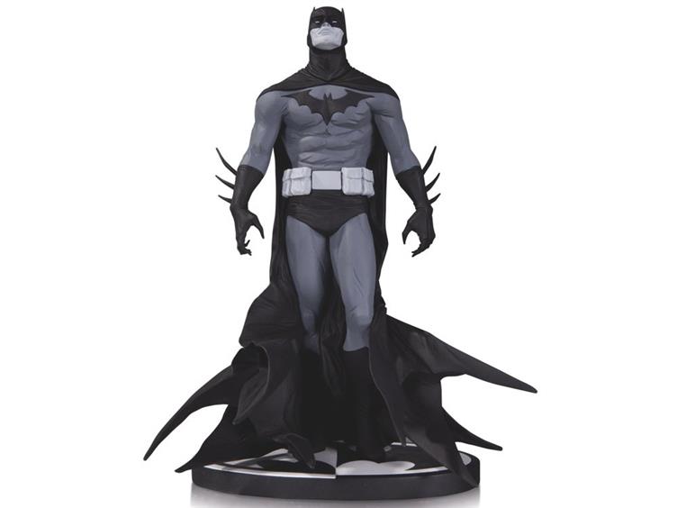 752x564 Batman Black And White Statue (Jae Lee)