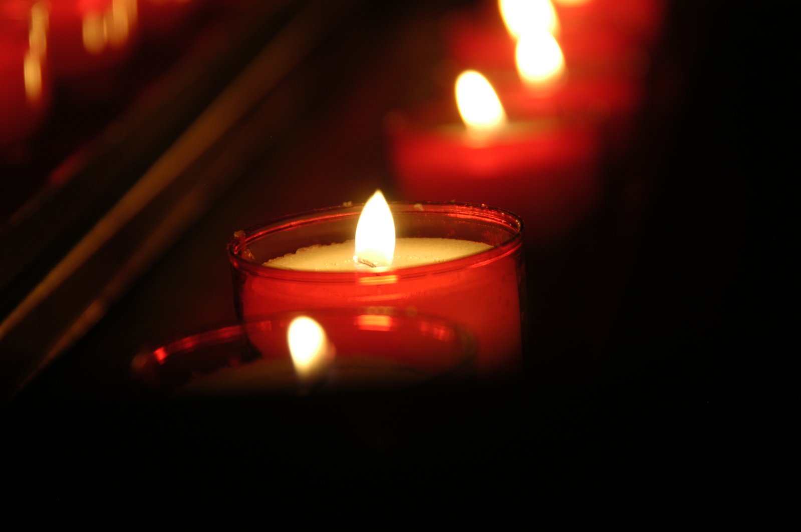 1599x1063 Free Candle In Church Stock Photo