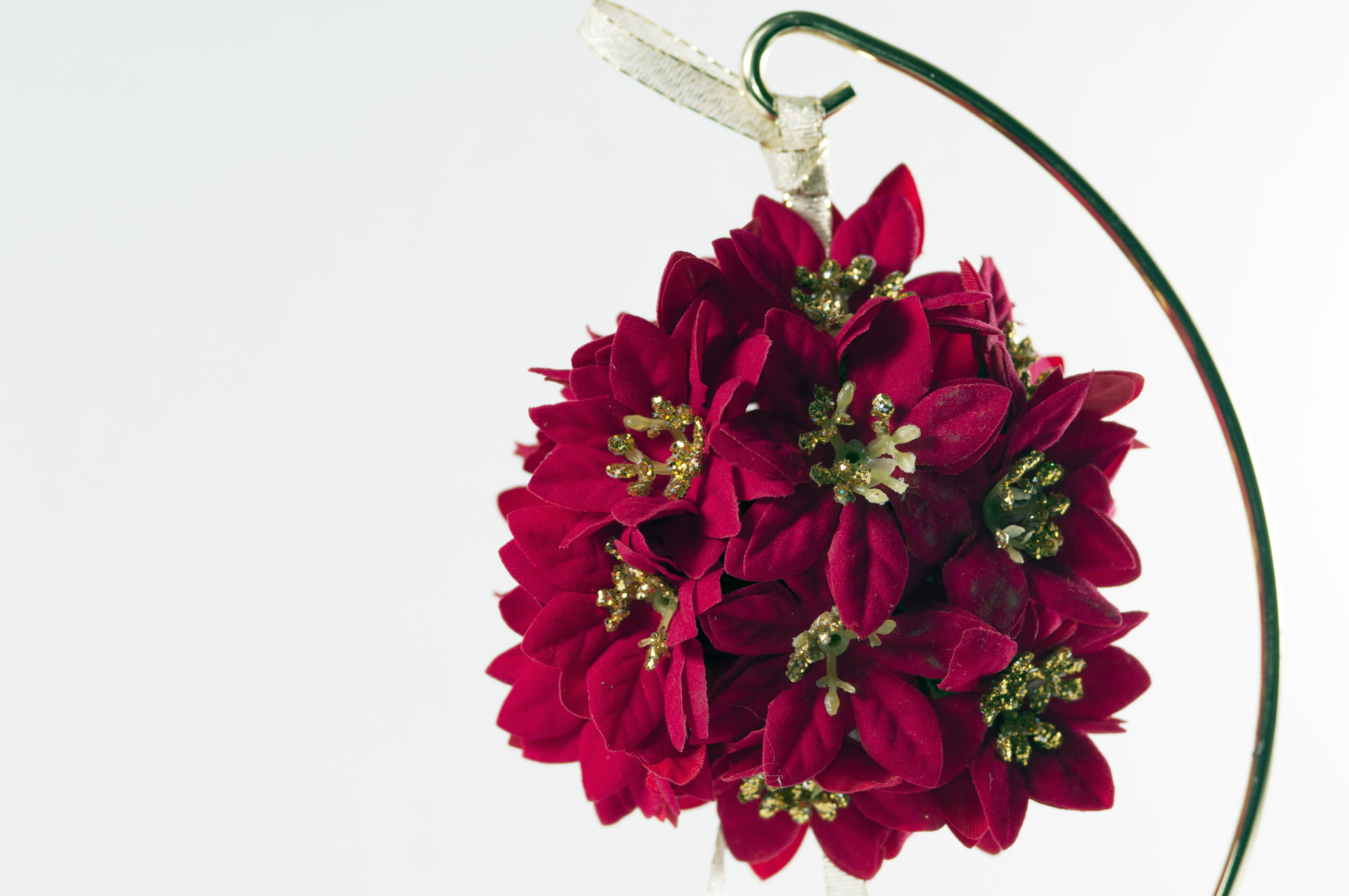 1919x1275 Make Poinsettia Ball For Christmas