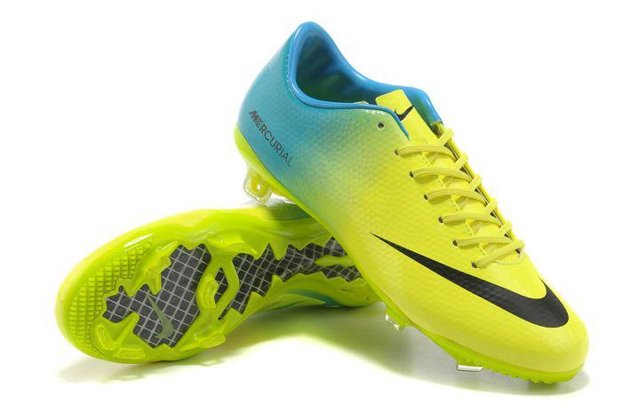 700x464 Soccer Cleats
