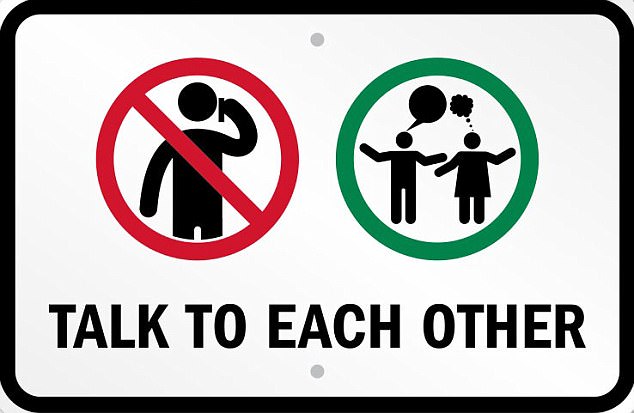 634x413 Hilarious Signs Tell People To Put Down Their Phones Daily Mail