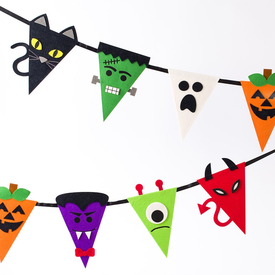 900x900 Halloween Characters Bunting Banner
