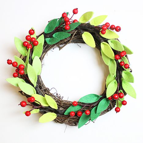 467x467 A Chic Christmas Wreath You Can Make On A Budget