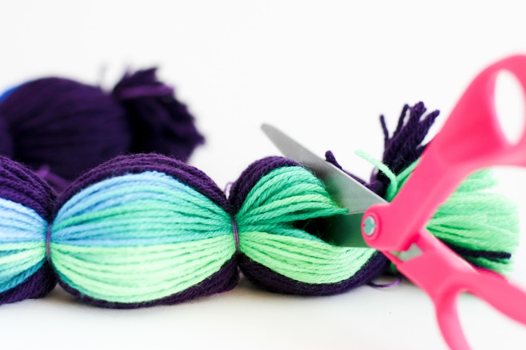 1024x682 How To Make A Pom Pom 7 Techniques