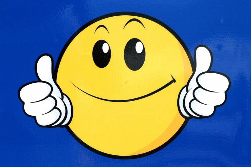 800x533 Smiley Face With A Thumbs Up