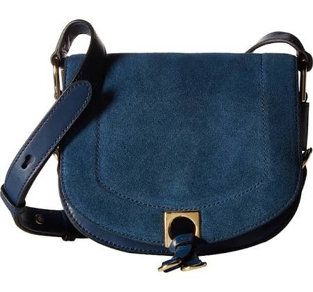 450x420 Ivanka Trump Poses Next To Donald's Inauguration Cake Daily Mail