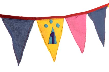 426x282 How To Make Your Own Birthday Flag Banner