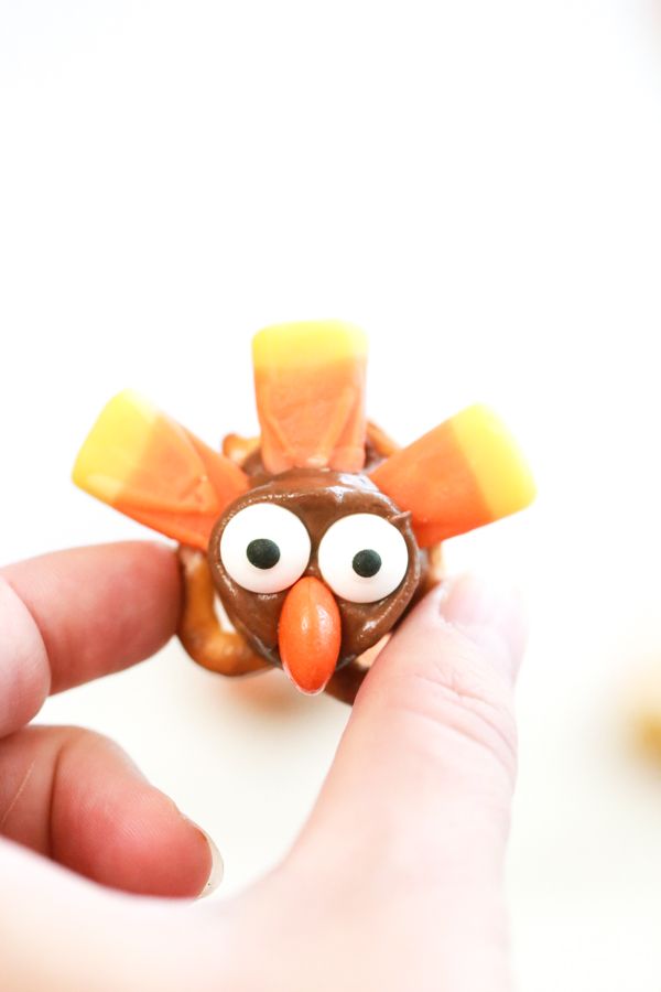 600x900 Best Pretzel Turkey Treats Ideas Thanksgiving