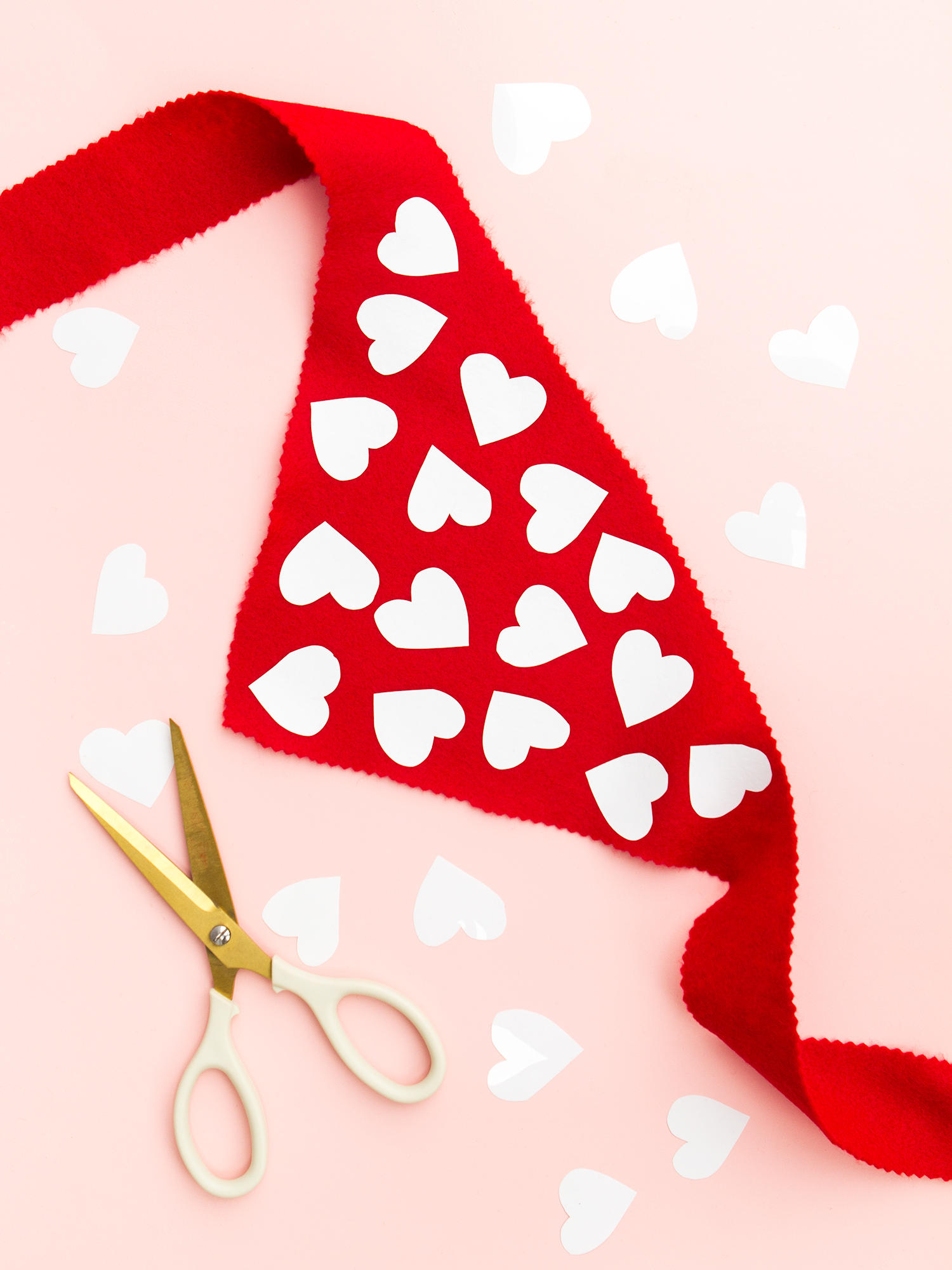 1500x2000 Diy Valentine's Day Heart Dog Scarf